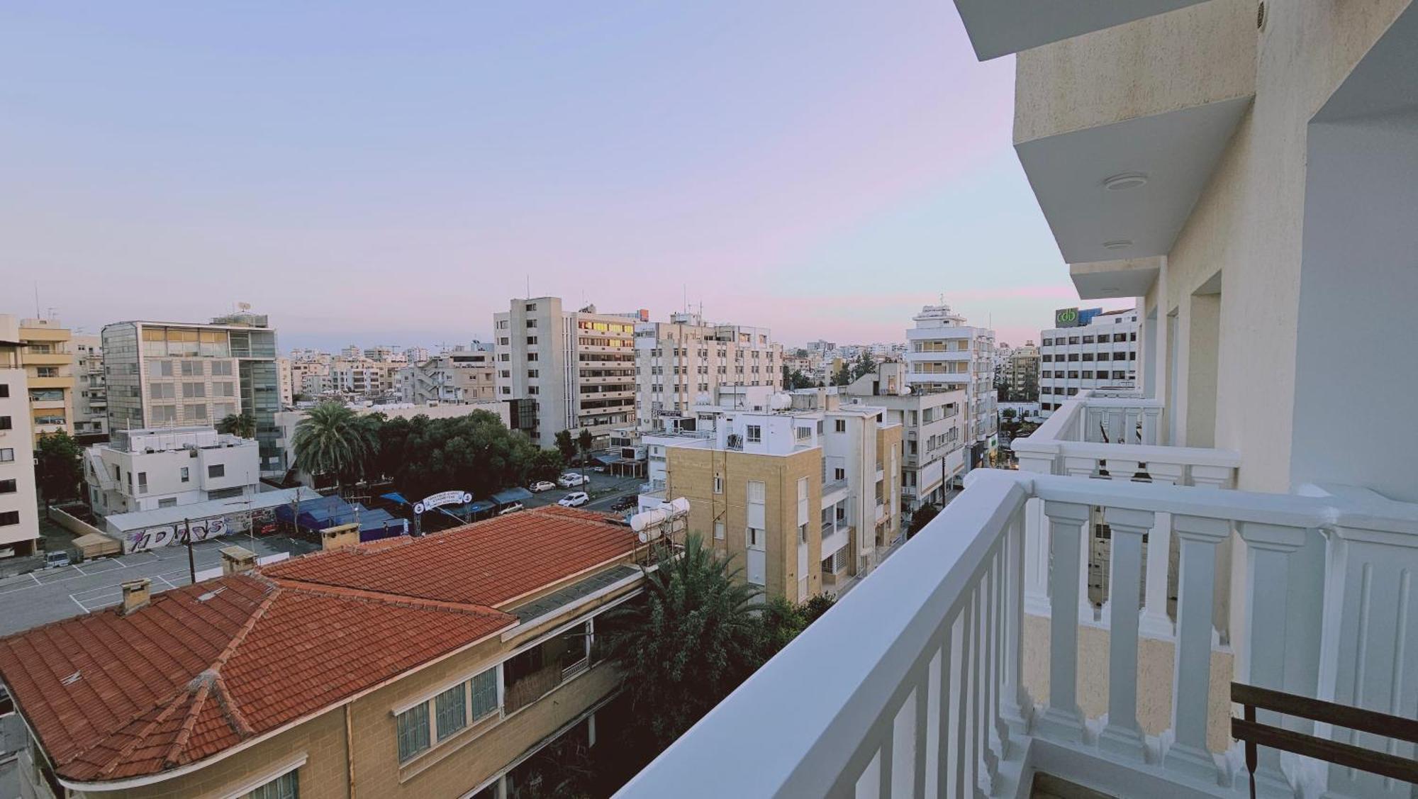 Stay Cosmo City Suites Никосия Экстерьер фото